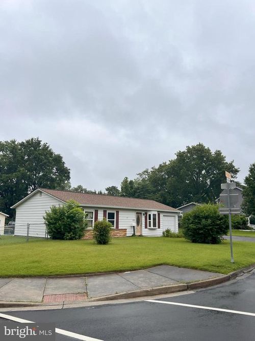 815 S Cypress Ct, STERLING, VA, 20164-4702 | Card Image