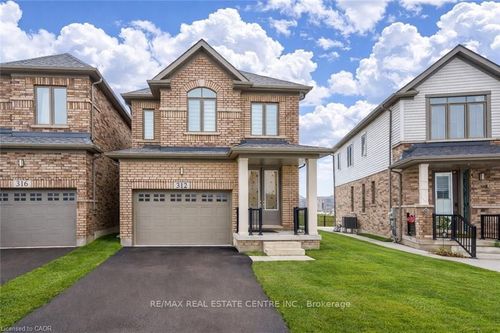 312 Bismark Dr, Cambridge, ON, N1S0C6 | Card Image
