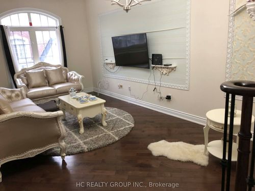 7 Hayes Lane, North York, ON, M2N0E7 | Card Image