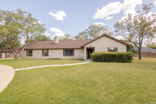 1721 Continental Dr, Pleasanton, TX, 78064 | Card Image
