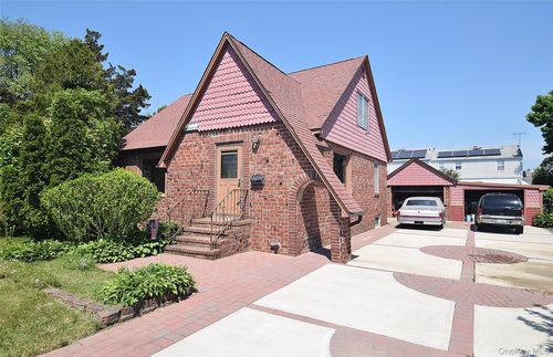 25 Kensington Ct, Copiague, NY, 11726-4309 | Card Image