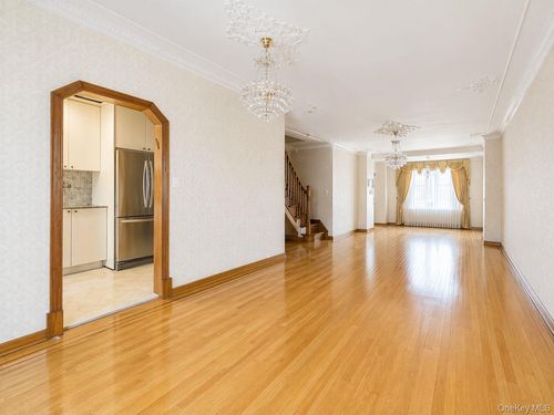 10201 62nd Rd, Forest Hills, NY, 11375-1043 | Card Image