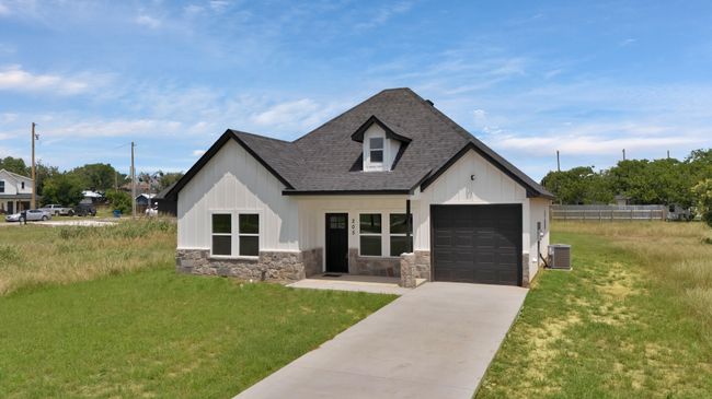 205 E South St, House other with 3 bedrooms, 2 bathrooms and null parking in Itasca TX | Image 4