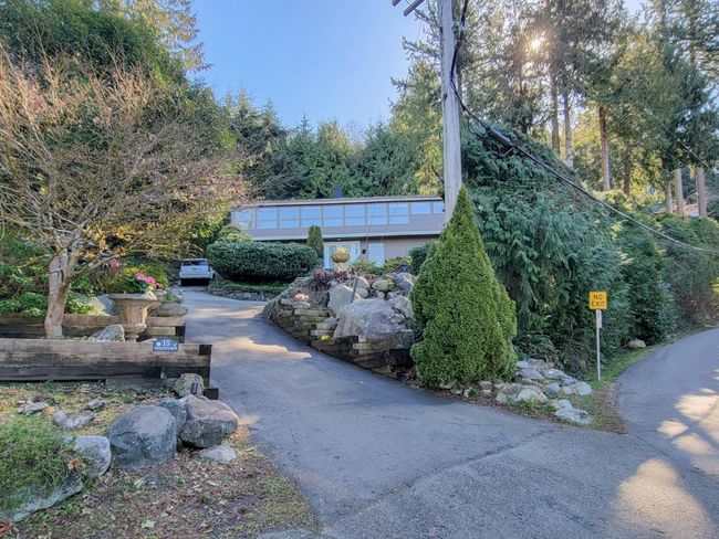 15 Oceanview Road, House other with 4 bedrooms, 2 bathrooms and 5 parking in Lions Bay BC | Image 5