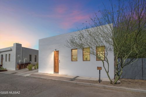 573 S 9th Ave, Tucson, AZ, 85701-2501 | Card Image