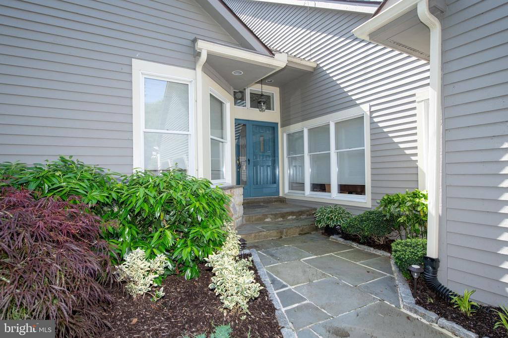 Hidden Pond Ln, Huntingdon Valley, PA 19006