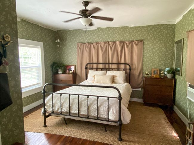 225 S Wilson St, Home with 0 bedrooms, 0 bathrooms and null parking in Burleson TX | Image 11