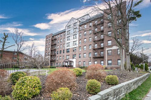 1f-37 Brompton Road, North Hempstead, NY, 11021 | Card Image