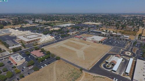 700 N Prospect St, Porterville, CA, 93257-1941 | Card Image