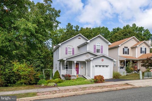 551 Upland St, POTTSTOWN, PA, 19464-5194 | Card Image