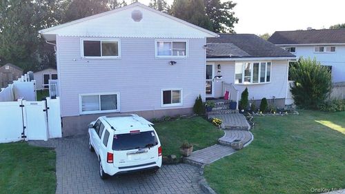 58 Narcissus Ave, Hicksville, NY, 11801-1612 | Card Image