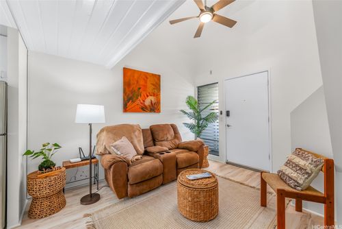 ph3-2860 Waialae Ave, Honolulu, HI, 96826-1850 | Card Image
