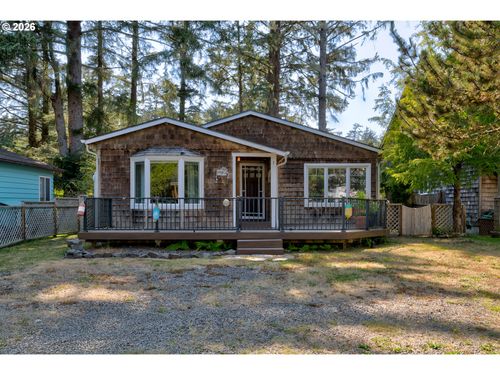 572 N Hemlock St, Cannon Beach, OR, 97110-3040 | Card Image