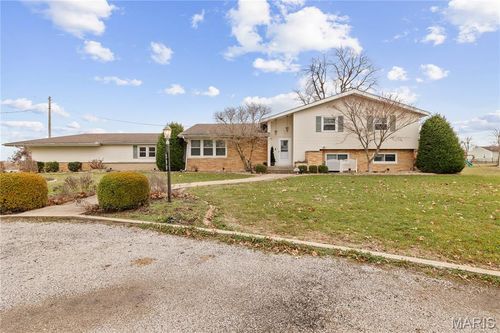 206 N Oak St, Raymond, IL, 62560-4983 | Card Image