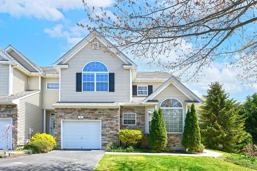 9 Manitou Trl, Kings Park, NY, 11754-4542 | Card Image