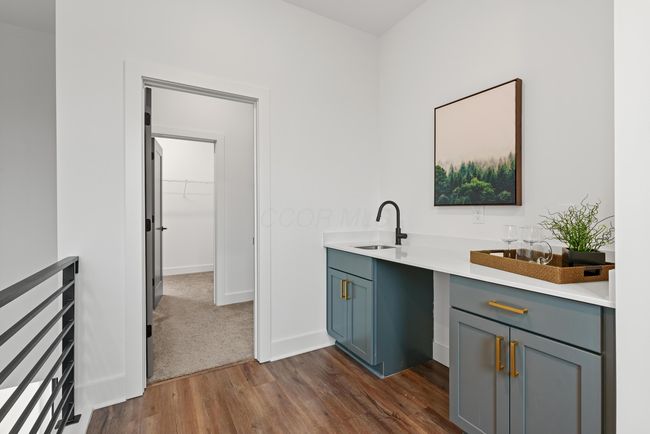 3rd Floor Wet-bar / Hall / Rooftop access | Image 30