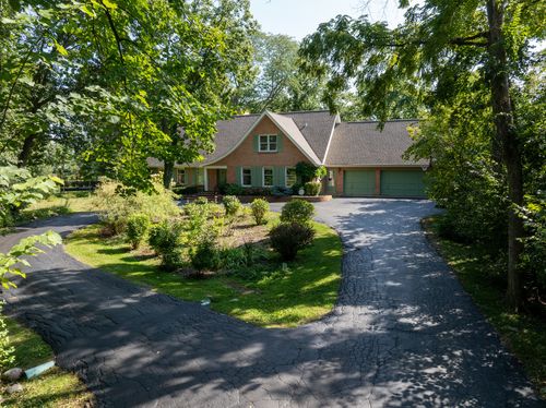 7 Old Hunt Rd, Northfield, IL, 60093-1074 | Card Image