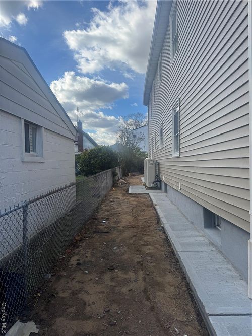 120 199th St, Jamaica, NY, 11412-3822 | Card Image