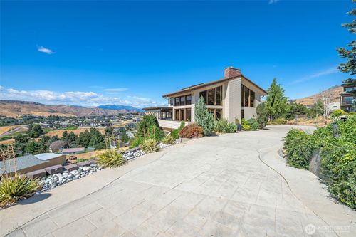 3808 School St, Wenatchee, WA, 98801-9008 | Card Image