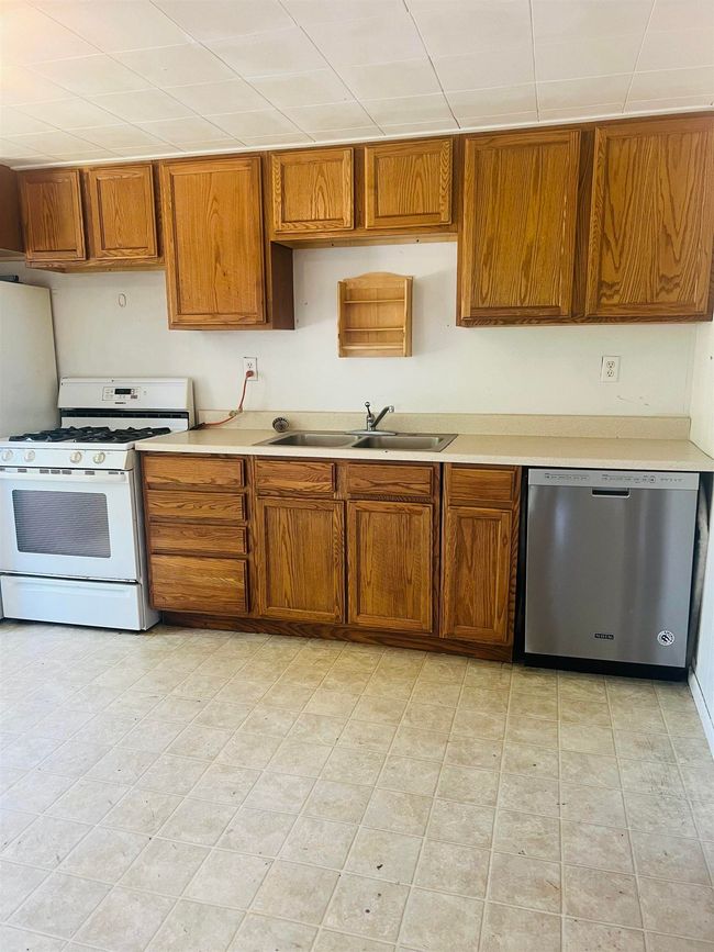 902 Railroad St, House other with 3 bedrooms, 1 bathrooms and null parking in Parkersburg IA | Image 8