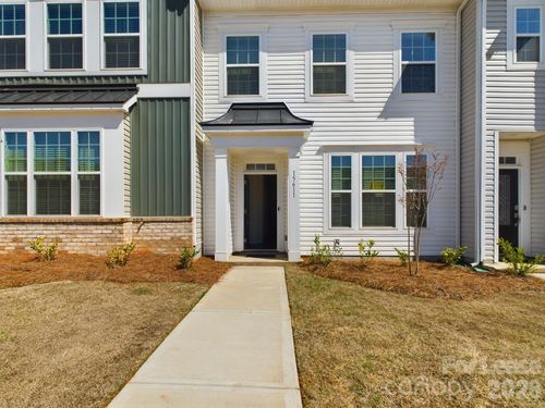 15611 Country House St, Charlotte, NC, 28273-7495 | Card Image