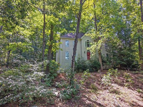 2548 Zachary Woods Dr Nw, Marietta, GA, 30064-1895 | Card Image