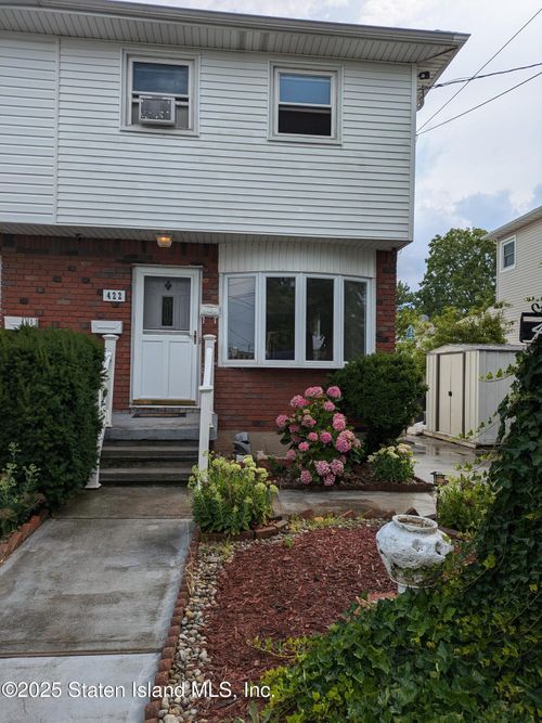 422 Preston Ave, Staten Island, NY, 10312-6148 | Card Image