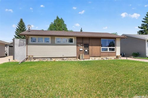 1050 Simcoe Street, Moose Jaw, SK, S6H3J2 | Card Image