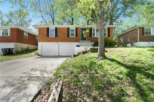 8746 N Troost Ave, Kansas City, MO, 64155-2650 | Card Image