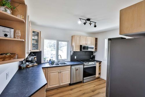 1009 6 Ave N, Lethbridge, AB, T1H0S3 | Card Image