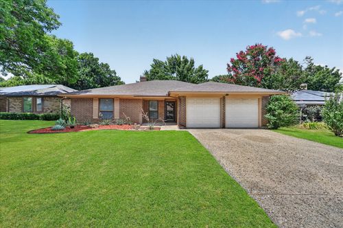 3520 Willowbrook Dr, Fort Worth, TX, 76133-4221 | Card Image