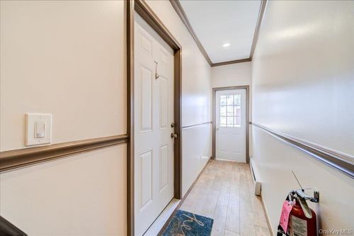 90 Sullivan St, Wurtsboro, NY, 12790-8226 | Card Image