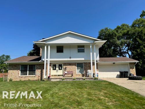 1303 Arrowwood Ln, Grand Blanc, MI, 48439-4858 | Card Image