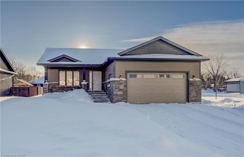 69 William St W, Harriston, ON, N0G1Z0 | Card Image