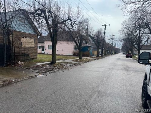 145 Strauss St, Buffalo, NY, 14212-1251 | Card Image