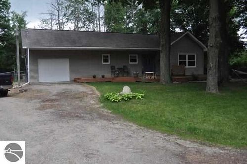 8015 S Clare Ave, Clare, MI, 48617-9499 | Card Image