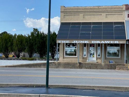 220 W 1st St, Mountain View, MO, 65548-7277 | Card Image