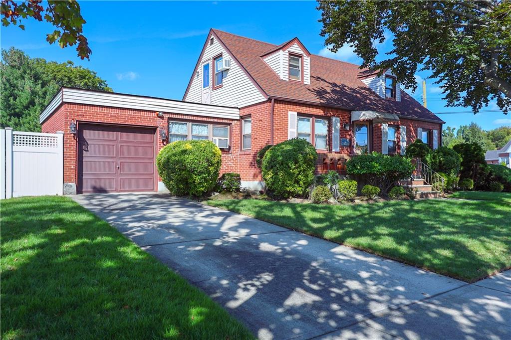 Strattford Rd, New Hyde Park, NY 11040