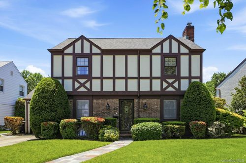 66 Kenwood Rd, Garden City, NY, 11530-3136 | Card Image