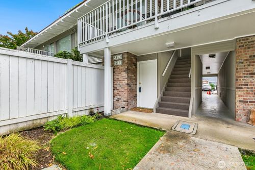 235-5722 122nd Pl Se, Bellevue, WA, 98006-3863 | Card Image