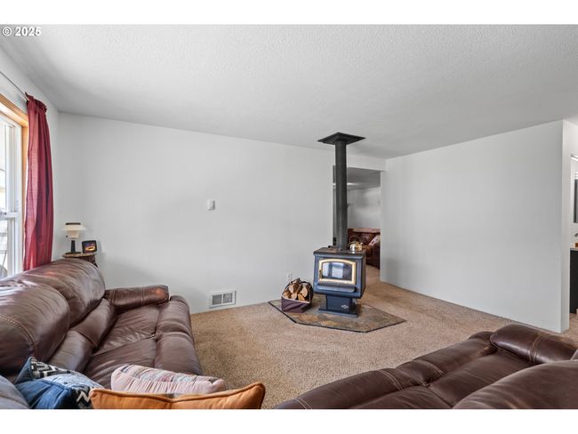 814 Sw 44 Th St, House other with 5 bedrooms, 2 bathrooms and null parking in Pendleton OR | Image 14