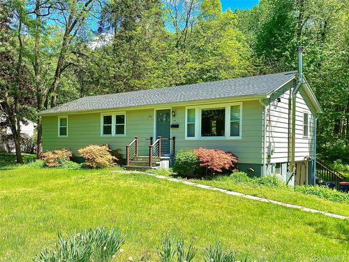 19 Crosmour Rd, Rhinebeck, NY, 12572-1201 | Card Image