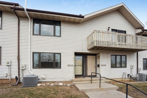 9213 Sandler Drive, Urbandale, IA, 50322 | Card Image