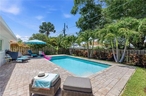 737 91st Ave N, Naples, FL, 34108-2424 | Card Image