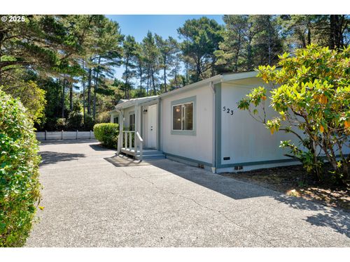 spc-523-1601 Rhododendron Dr, Florence, OR, 97439-7381 | Card Image