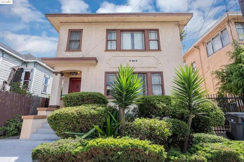 863 40th St, Oakland, CA, 94608-3744 | Card Image