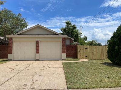 922 Littleport Lane, House other with 3 bedrooms, 2 bathrooms and null parking in Channelview TX | Image 1