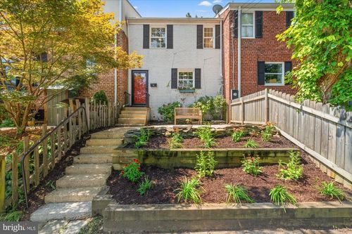 4 Ancell St, ALEXANDRIA, VA, 22305-2501 | Card Image
