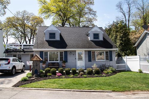 4 Shorewood Dr, Bayville, NY, 11709-1209 | Card Image