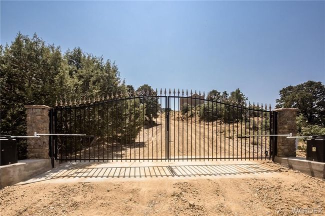View of gate | Image 7